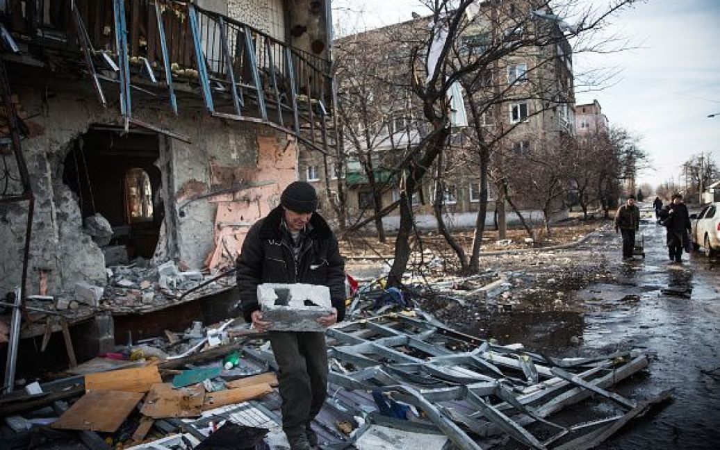 Местные пытаются выжить в руинах / © Getty Images