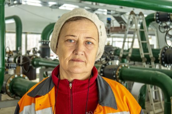 “Мамо, поїхали, ти в мене одна, батька в нас нема”. Історії жінок, які тримають на плечах критичну інфраструктуру