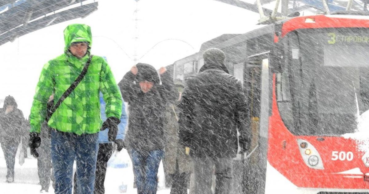 В Киеве из-за снегопада ввели оперативное положение по движению общественного транспорта