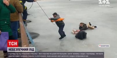 Новини України: у Вінницькій області рибалки провалилися під тонкий лід і ледь не загинули