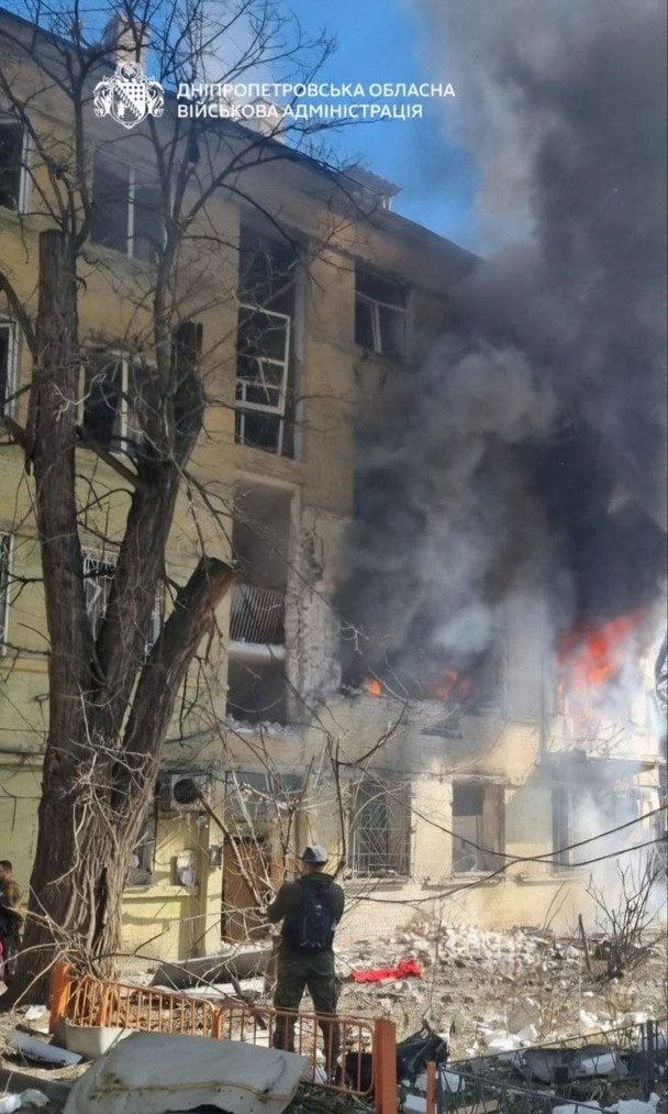 Атака на Дніпро 26 березня. Пошкоджена багатоповерхівка.  / © Олександр Ганжа