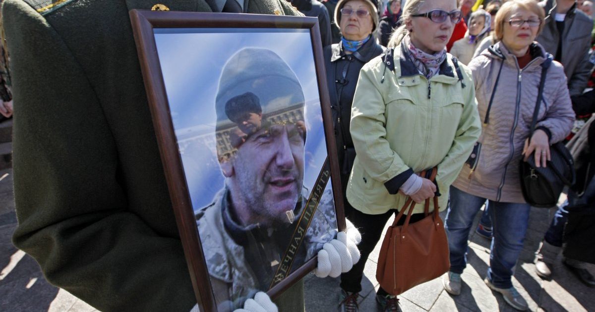 С Дмитрием Годзенком пришли проститься сотни людей.