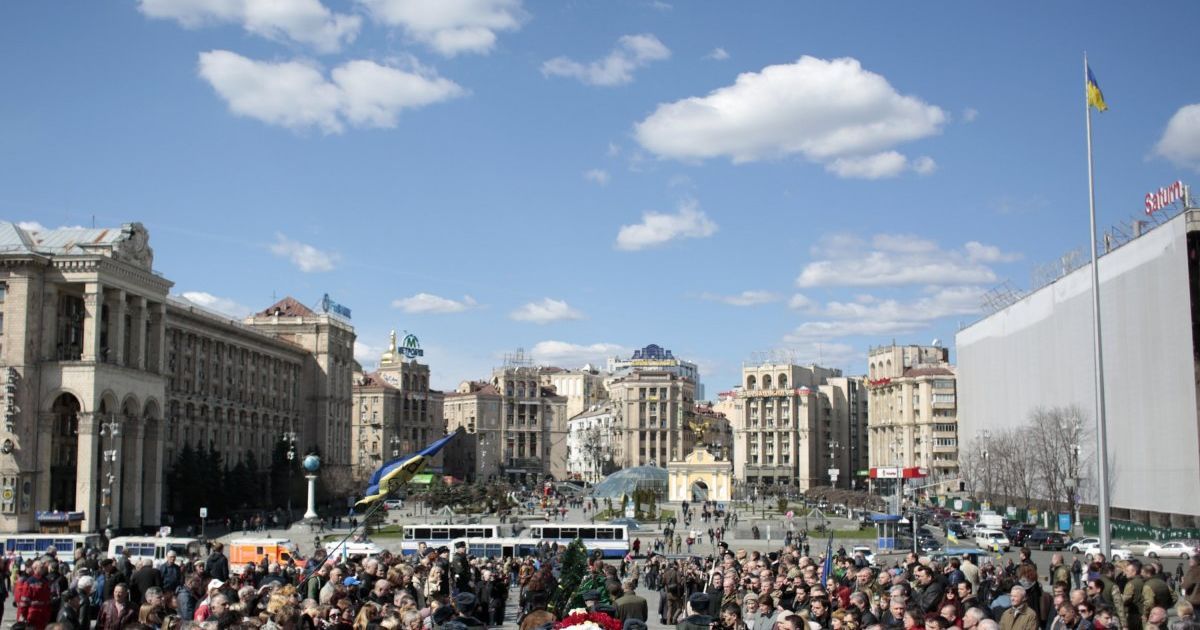 С Дмитрием Годзенком пришли проститься сотни людей. / © УНИАН