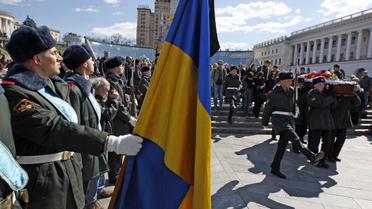 С Дмитрием Годзенком пришли проститься сотни людей. / © УНИАН