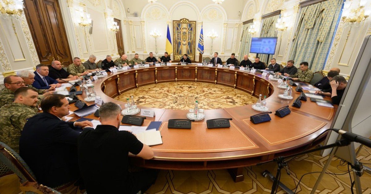 Зеленський доручив якнайшвидше створити перехоплювачі реактивних дронів
