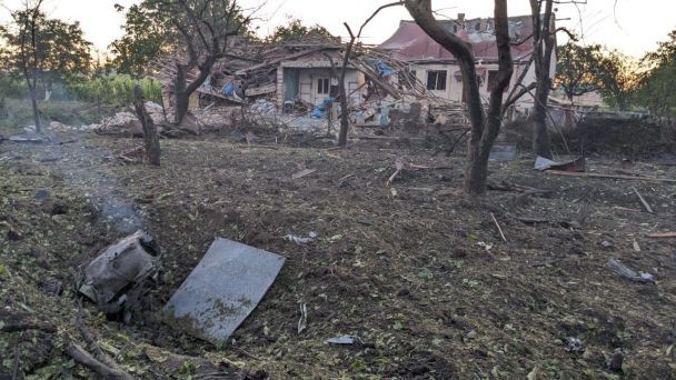 Пошкоджені внаслідок атаки приватні будинки у Ставчанах. / © Максим Козицький / Facebook