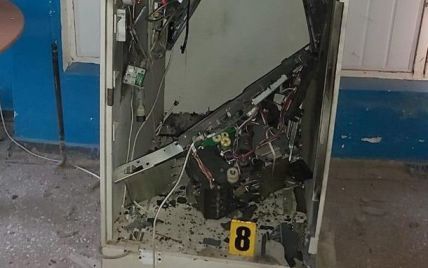Зловмисники підірвали банкомат у Харківській області