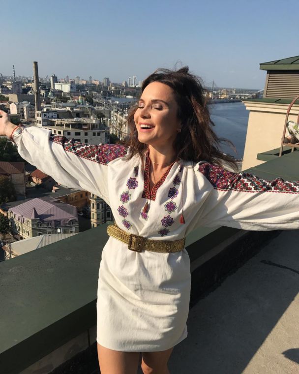 Лілія приміряла стильну вишиванку / © instagram.com/liliyapodkopaeva