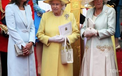 Королево, ми сумуємо: згадуємо 10 виходів Єлизавети II в жовтих вбраннях