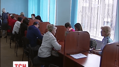 Чиновники отныне не имеют права требовать бумажные справки из двух реестров