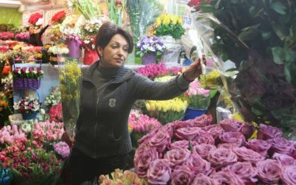 "Чого не зробиш заради кохання": у Києві чоловік вкрав букет квітів 14 лютого (відео)