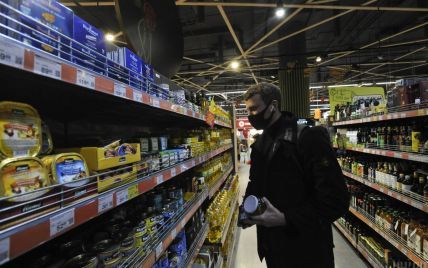 У Києві запровадили обмеження в магазинах та аптеках. Кличко пояснив, що заборонено
