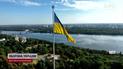 Флаг Украины с подписями военных подняли на самом большом флаг-штоке Киева