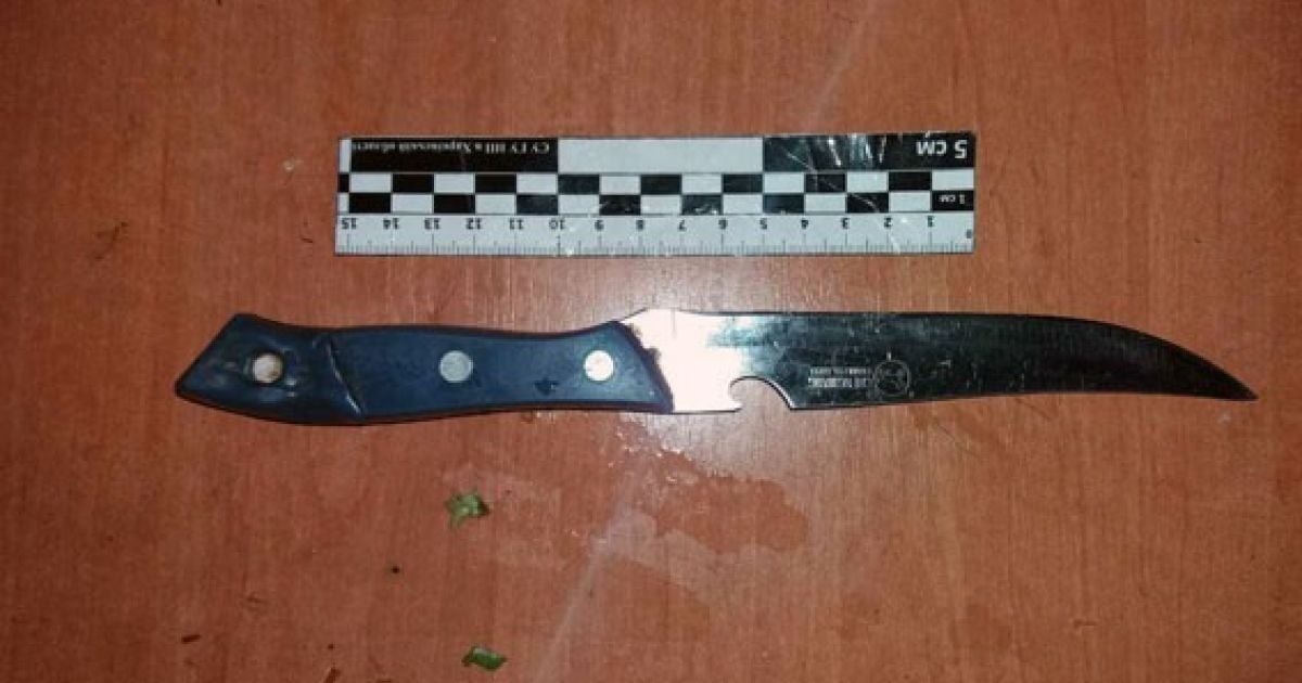 В Харькове горе-мать порезала сына ножом, потому что он забрал у нее сигареты
