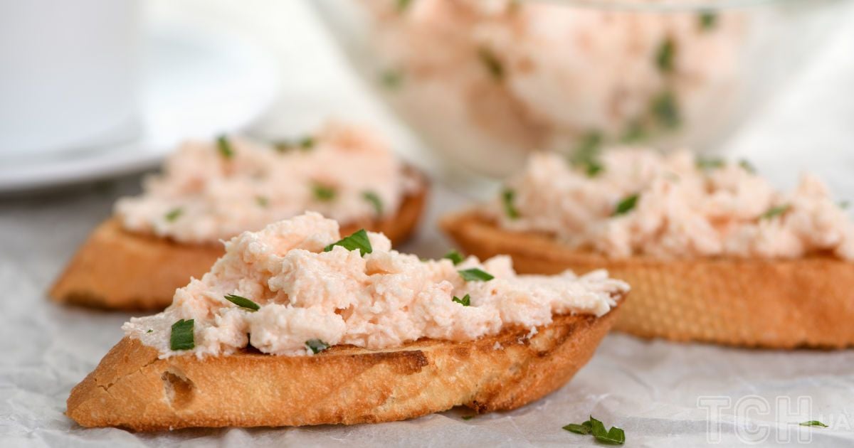 Паштет з рибних консервів яєць та сиру