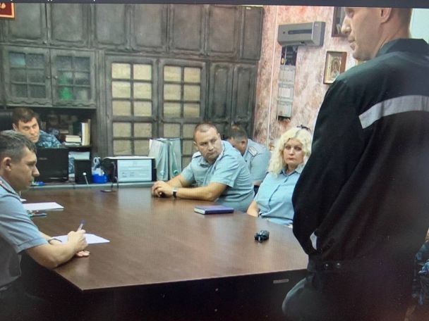 Олексій Навальний у кабінеті начальника ІЧ-6 Дмитра Ножкіна