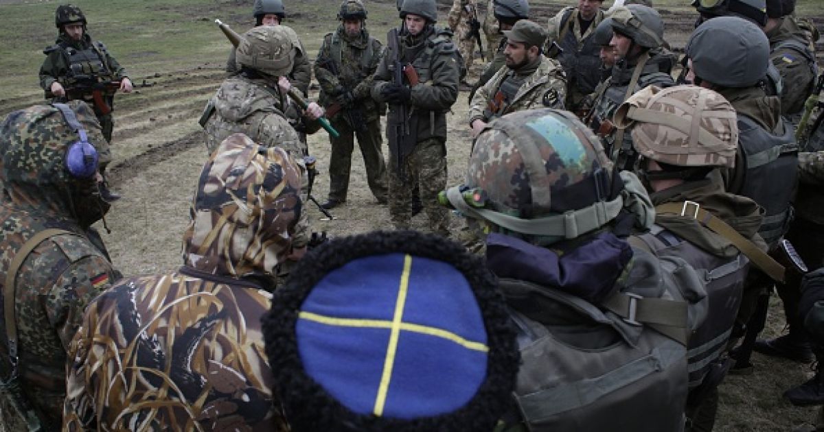 Дві тисячі військових підписали контракт