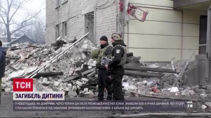 Удар по багатоповерхівці: рятувальники знайшли тіло дитини, її батьків ще шукають