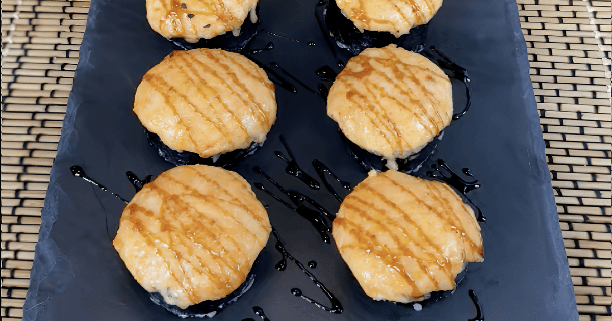 Запечені роли з креветками у духовці tiktok.com_@petrocook