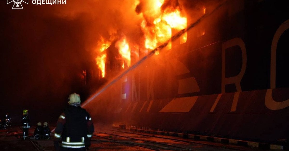 Горить турецьке судно у Чорноморську