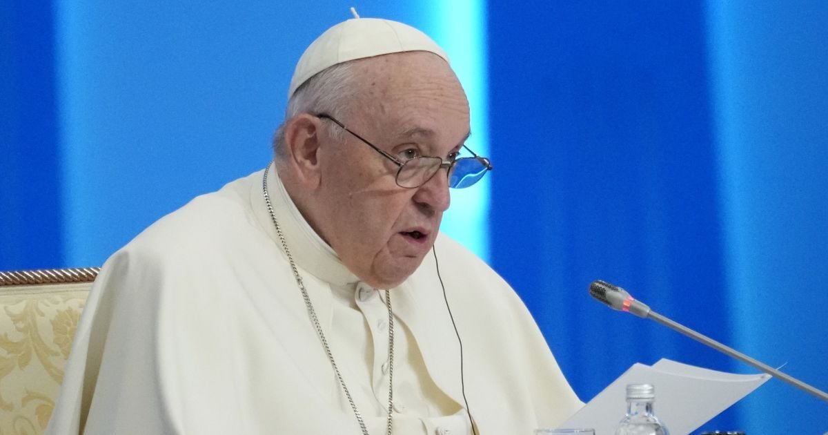 Папа Римський прагне зустрітися з Зеленським та Путіним