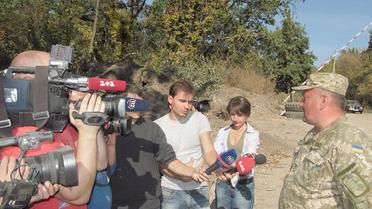 За отводом украинских танков наблюдали представители ОБСЕ и журналисты. / © Facebook/пресс-центр штаба АТО