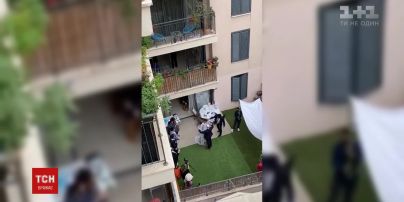 В Израиле житель многоэтажки снял свадьбу во внутреннем дворе