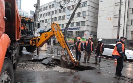 Со снегом следующей весной асфальт не сойдет. Кличко пообещал отремонтировать в Киеве 52 дороги