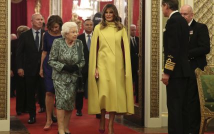 В желтом пальто от Valentino: красивая Мелания Трамп на приеме у королевы Елизаветы II