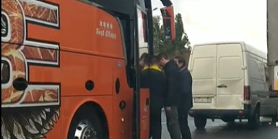 Очевидец снял место столкновения автобуса и мини-буса в Киеве