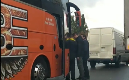 Очевидец снял место столкновения автобуса и мини-буса в Киеве