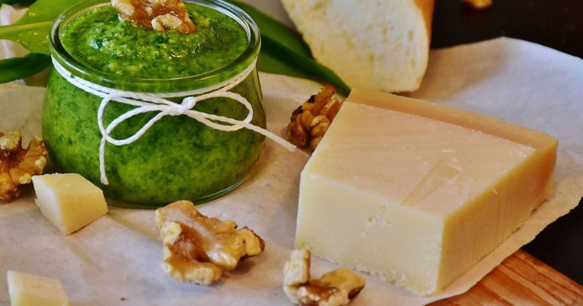 Пармезан та брі: які сири подовжують тривалість життя