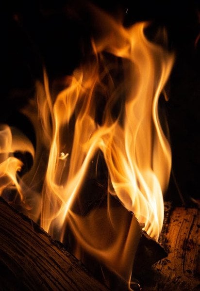 На Львівщині онук спалив померлу бабусю на городі
