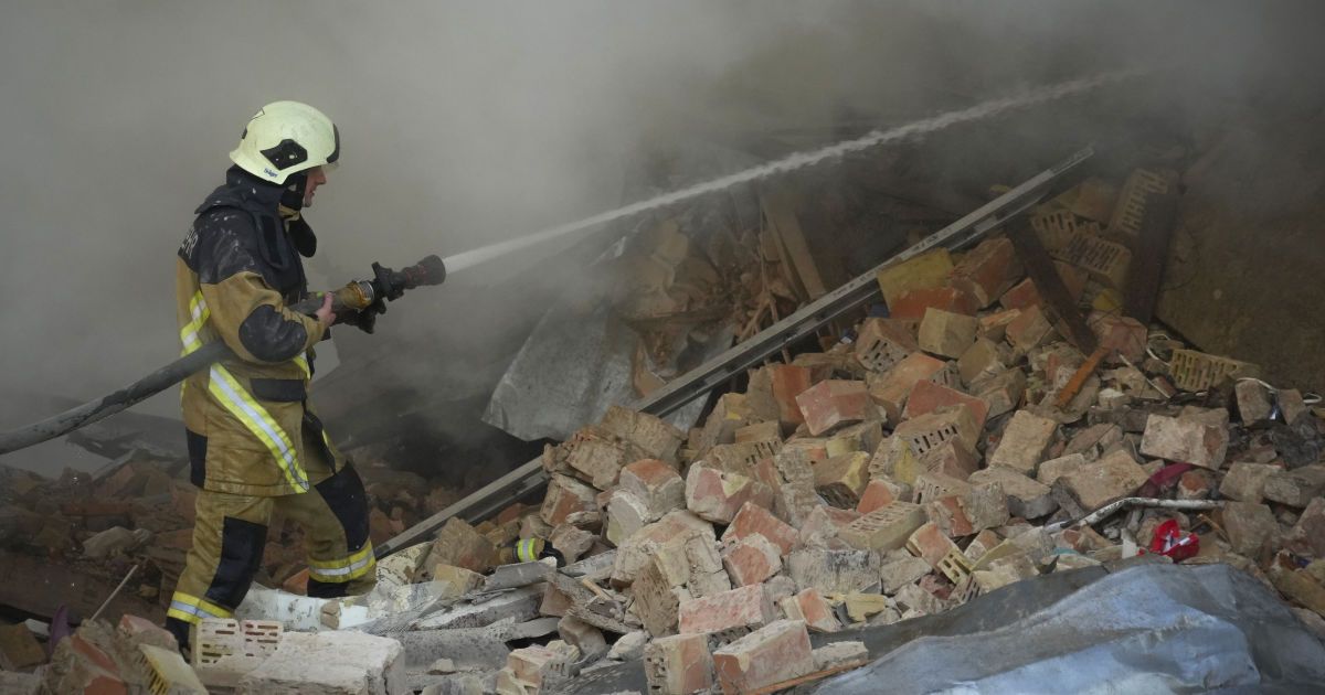 Рятувальники.