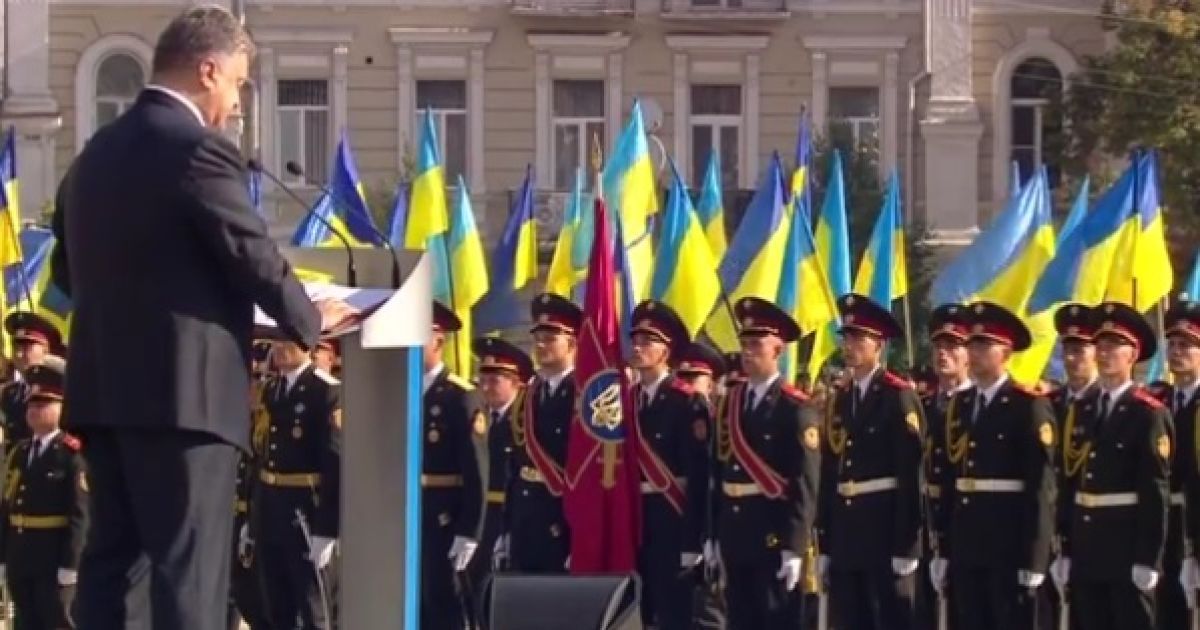 На Софиевский площади состоялась церемония торжественного поднятия флага