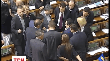 У Верховній Раді вирішується доля уряду