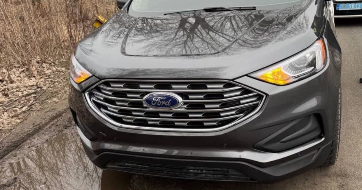 Автомобиль Ford Edge без номерных знаков