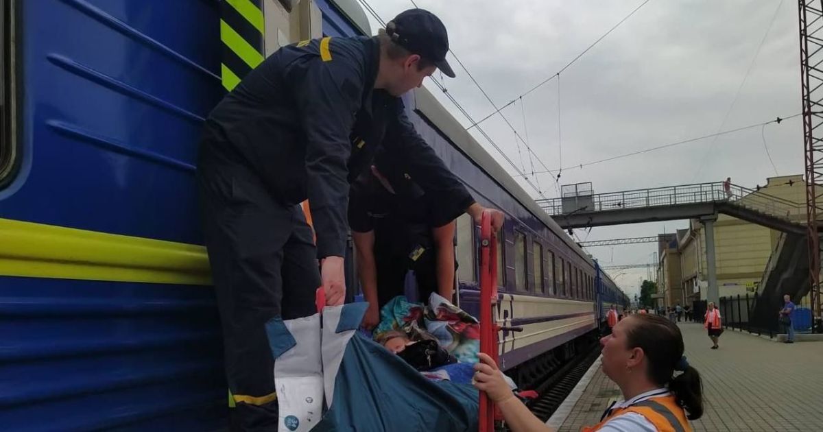 На Донеччині продовжують евакуювати людей: за добу вивезли 18 осіб (фото)