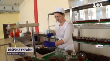 У Луцьку запрацювали дві їдальні, які пригощають переселенців гарячими обідами