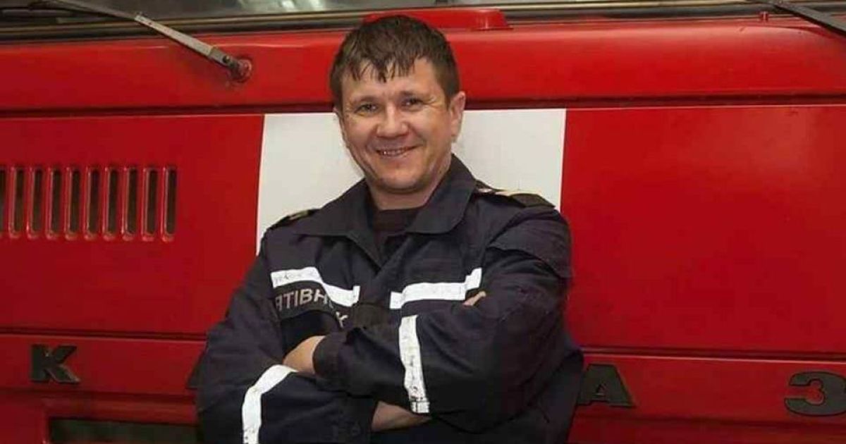 В ГСЧС назвали имя спасателя, который скончался в больнице после пожара в одесском колледже