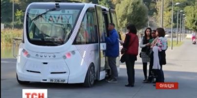Во Франции запустили экспериментальный "умный" автобус без водителя