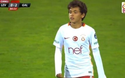 "Галатасарай" выпустил на поле 14-летнего игрока в матче главной команды