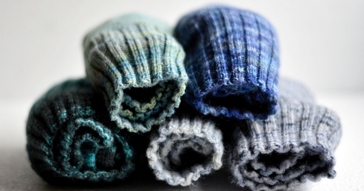 Как лучше хранить носки: почему не складывать друг в друга