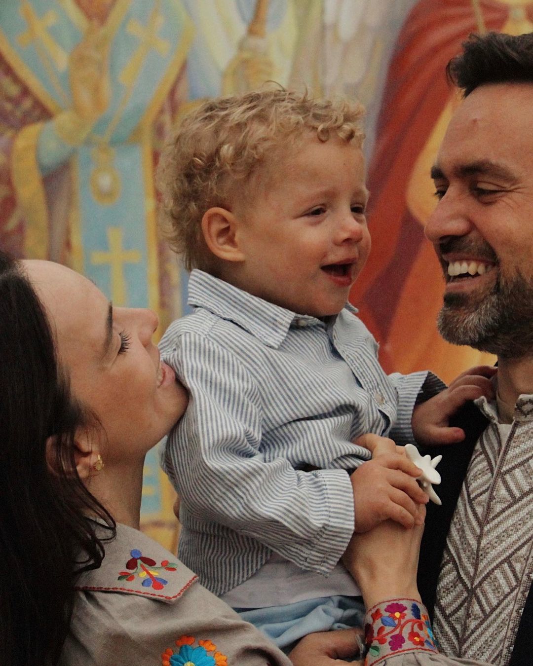 Тимур Мирошниченко с женой и приемным сыном сейчас / © 