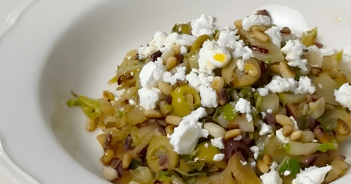 Листя цвітної капусти з оливками та фетой tiktok.com_o_gorodnik