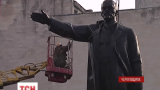З центральної площі містечка Щорс на Чернігівщині прибрали 54-тонного Леніна