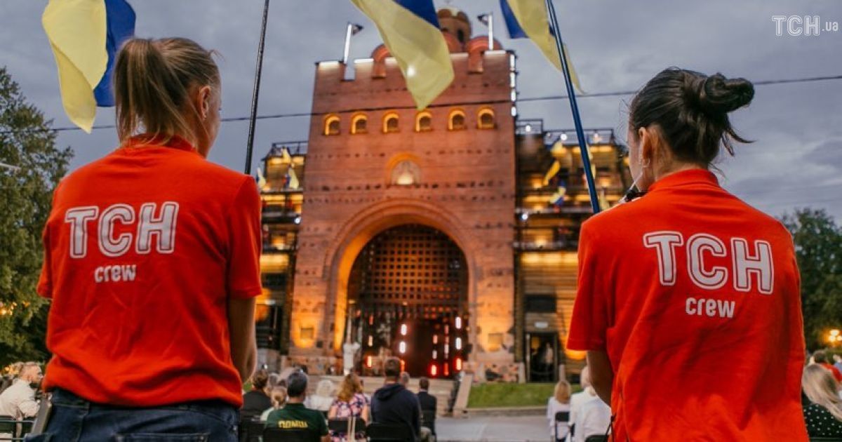 Залаштунки випуску ТСН до Дня Незалежності: Джамала плакала разом з усіма, а Лідія Таран встигла потренуватись