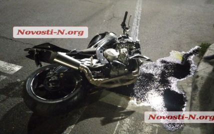"Железная мясорубка": в Николаеве после аварии разорвало мотоцикл