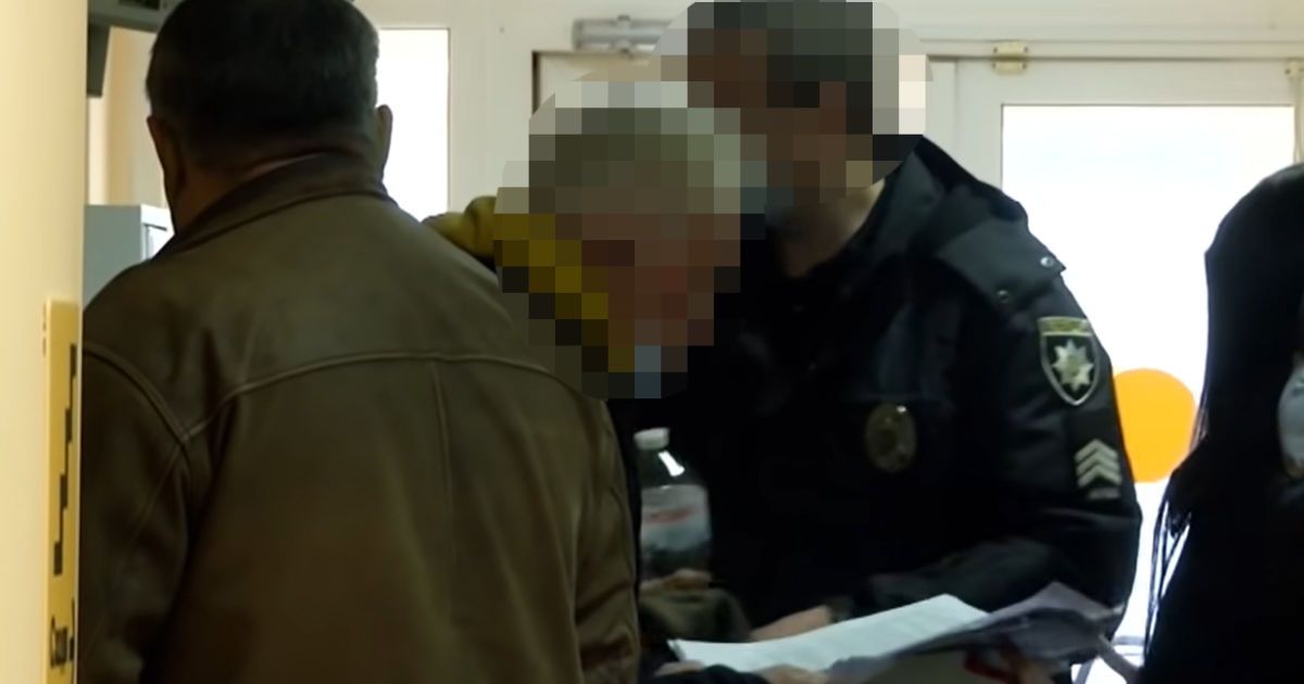 Бив, ґвалтував, підпалював дівчині волосся: у Києві 62-річного чоловіка заарештовано без можливості внесення застави
