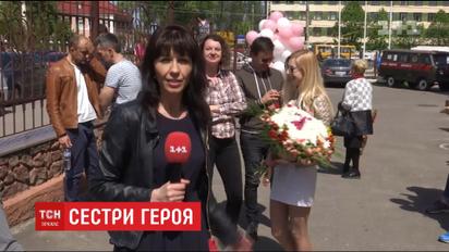 У Житомирі під пологовим зустрічали новонароджених сестричок загиблого кіборга